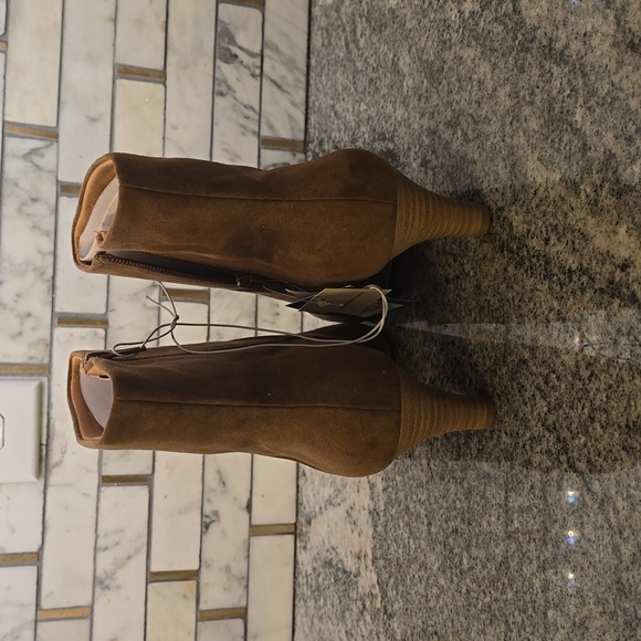 Universal Thread Pointed Toe Heeled Booties "Frances" - Picture 4 of 5